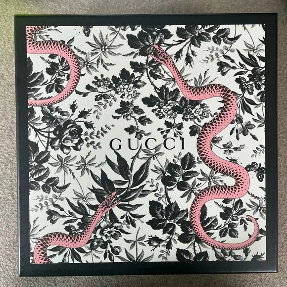 ♥️SOLD♥️NIB GUCCI bee crystal bow brooch - Picture 3 of 7